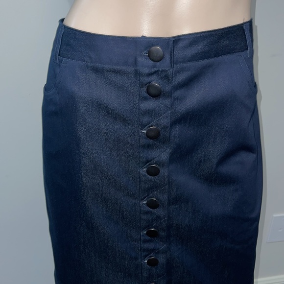 Denim Button-Front Midi Skirt 10 - Picture 2 of 9